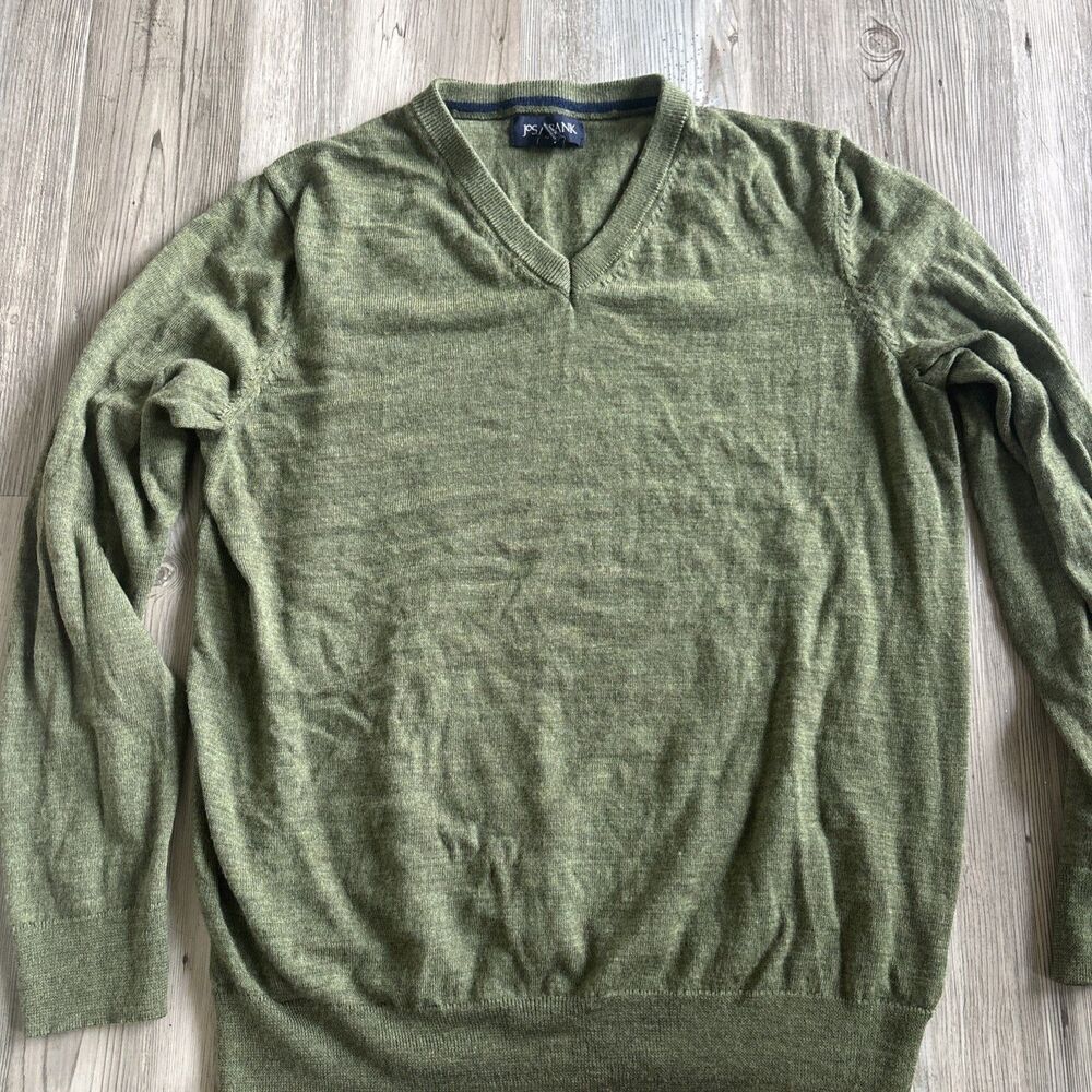 Jos A Bank Men’s Preppy V Neck 100% Merino Wool Green Sweater Size Medium